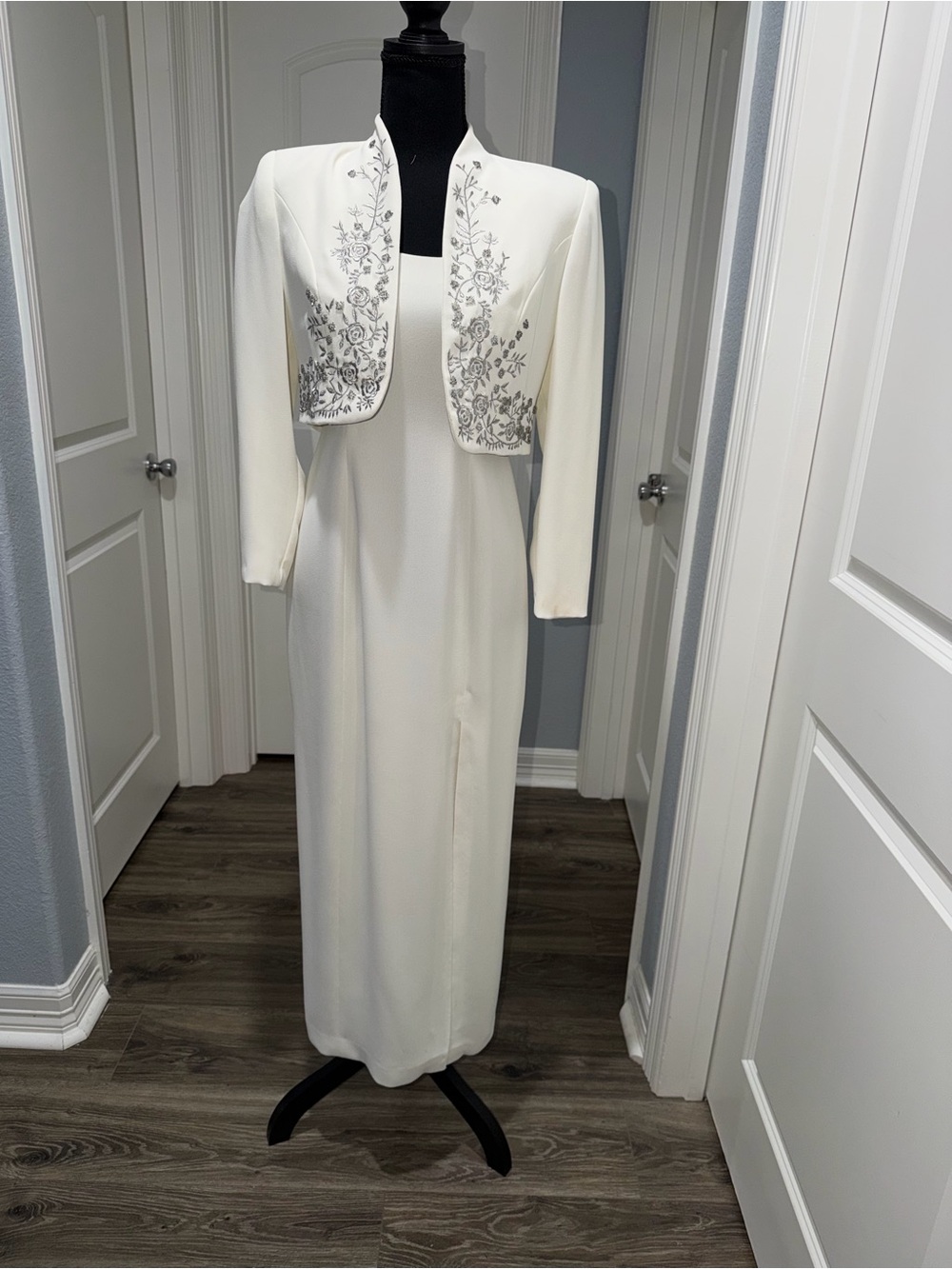 Rimini Elegant White Embroidered Jacket Dress Set size 2
